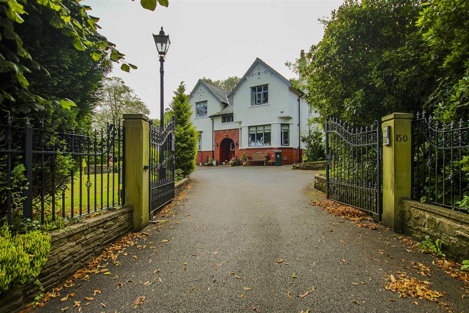 4 Bed Detached House For Sale - Main Image
